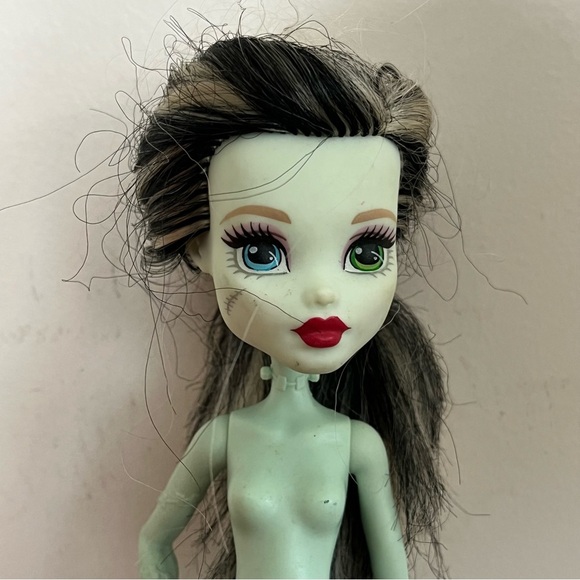 Monster High Frankie Stein Fashion Doll No Accessories Or Clothing 2008 Mattel - Picture 2 of 7